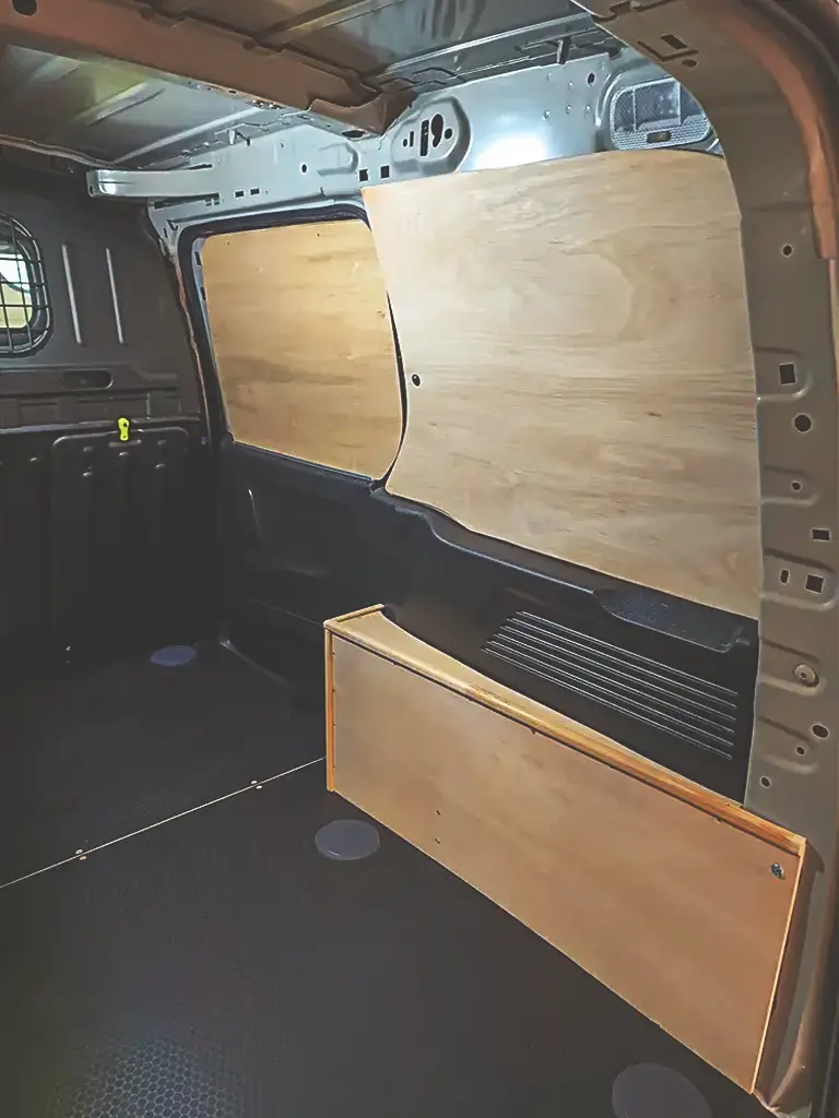 amenagement habillage interieur bois pour vehicule camion beauvais compiegne utilitaire oise