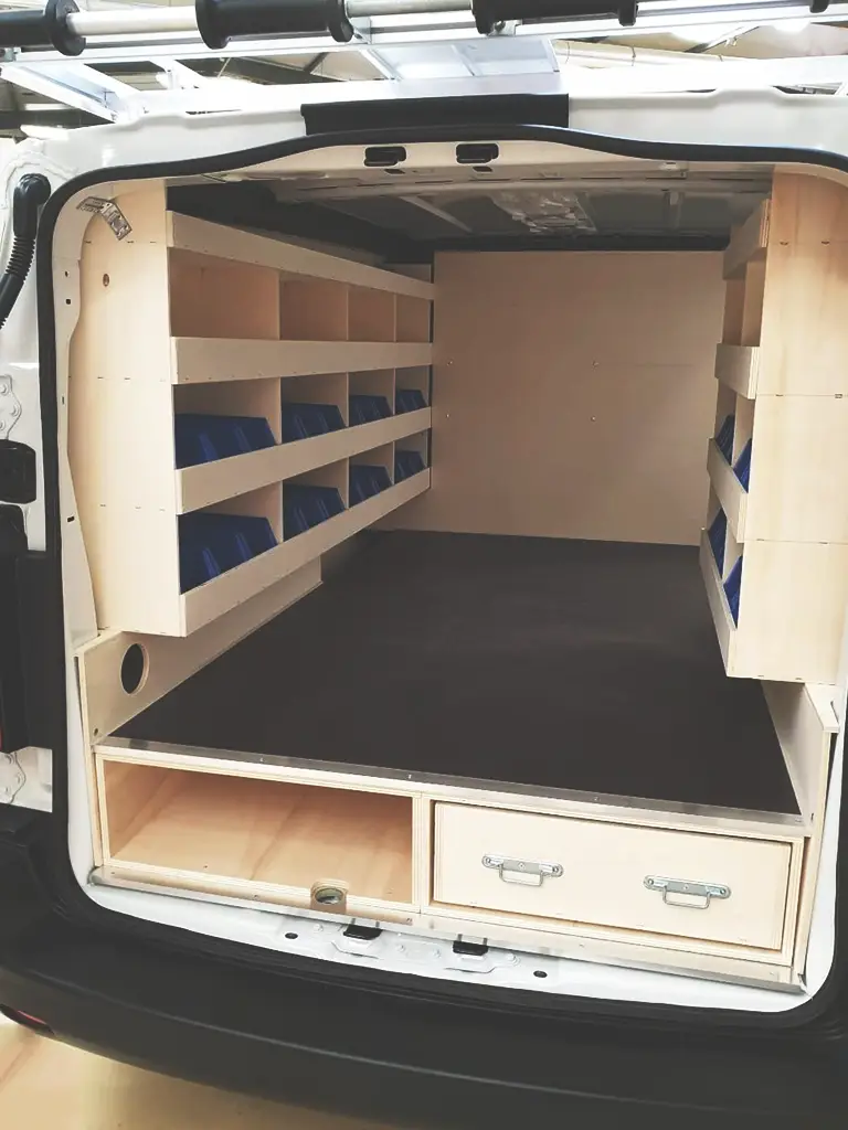 aménager fabriquer rangement casier étagère camion utilitaire van